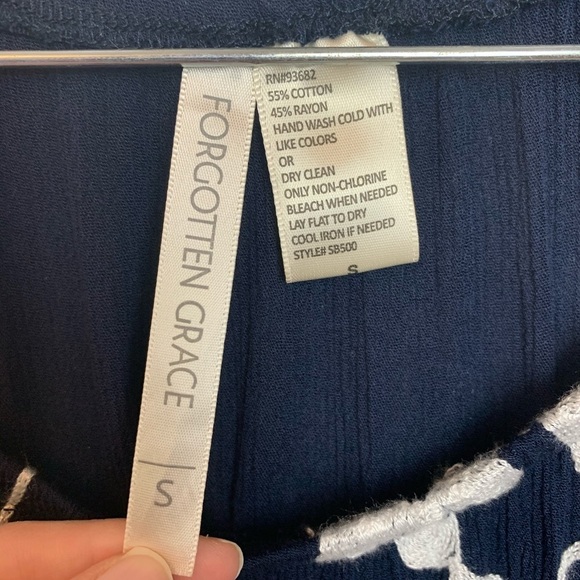 Forgotten Grace Floral Embroidered Peplum Top Sm - Picture 12 of 14